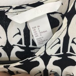 H&M Tops - Black & white dog shirt by H&M H&M Tops - Black & white dog shirt by H&M